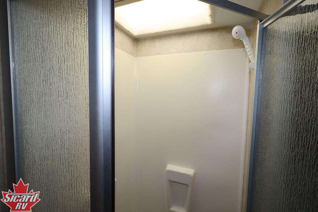 2009 FORESTER WINDCHASER 275RLS