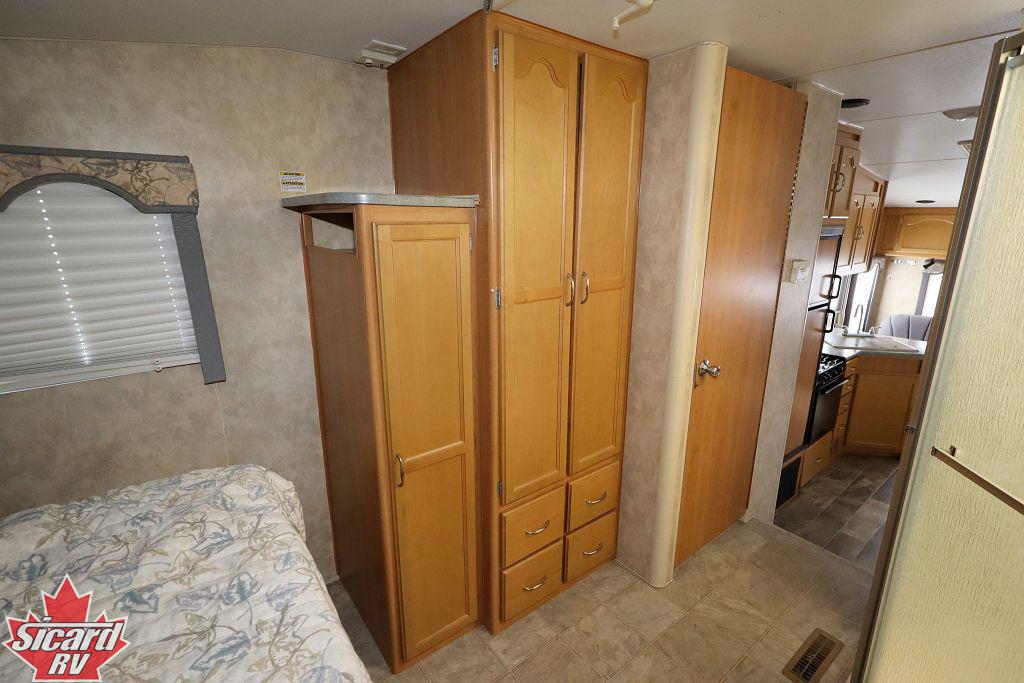 2009 FORESTER WINDCHASER 275RLS