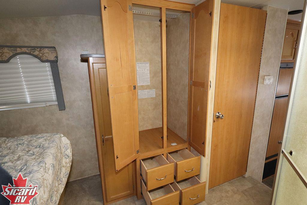 2009 FORESTER WINDCHASER 275RLS