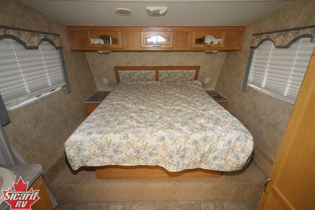 2009 FORESTER WINDCHASER 275RLS