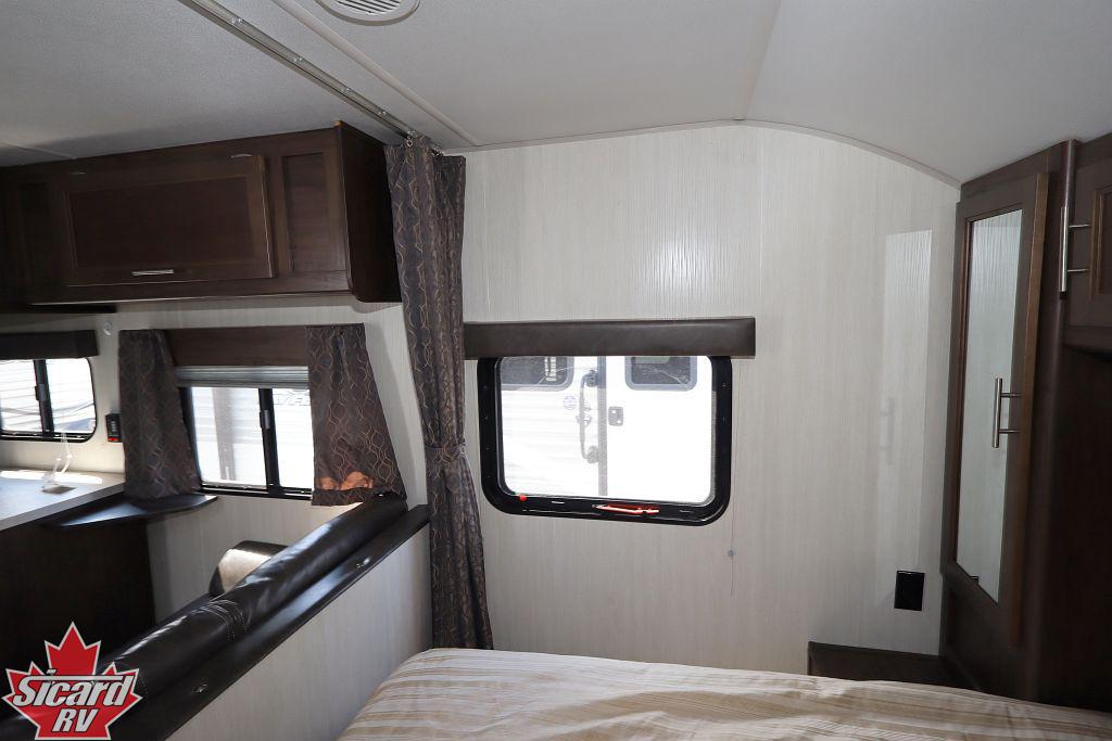 2019 FOREST RIVER GREY WOLF 26DJSE