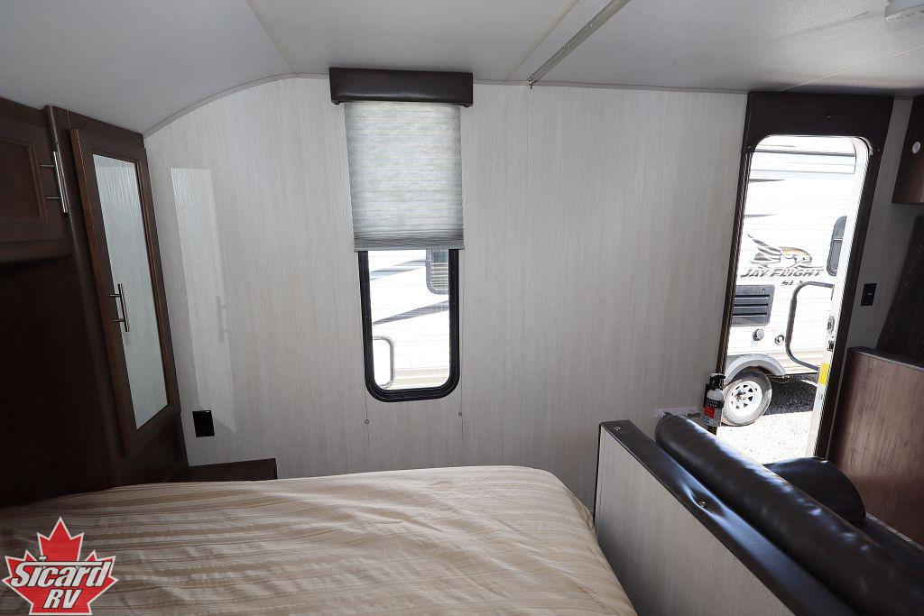 2019 FOREST RIVER GREY WOLF 26DJSE