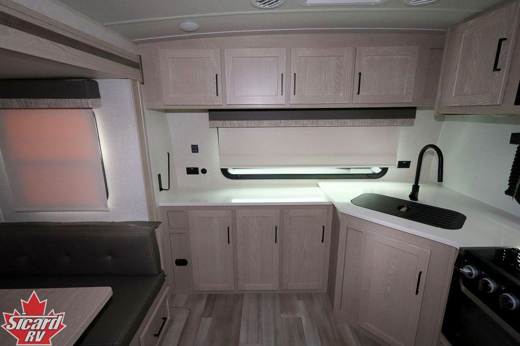 2023 FOREST RIVER FLAGSTAFF SUPER LITE 26FKBS