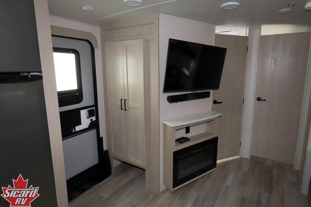 2023 FOREST RIVER FLAGSTAFF SUPER LITE 26FKBS