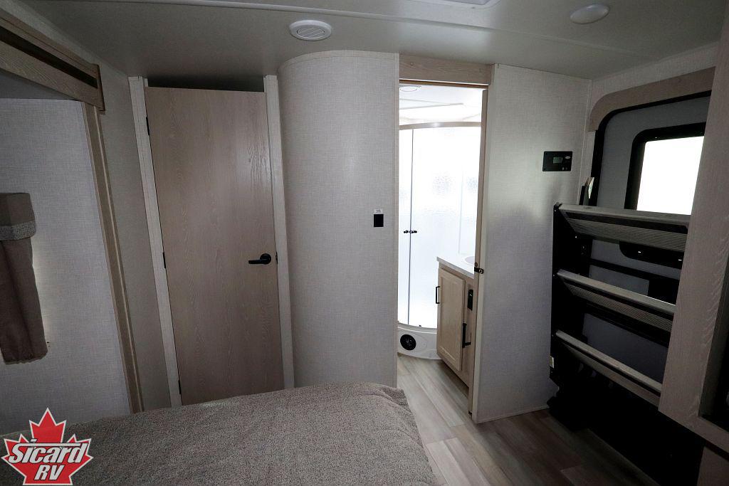 2023 FOREST RIVER FLAGSTAFF SUPER LITE 26FKBS