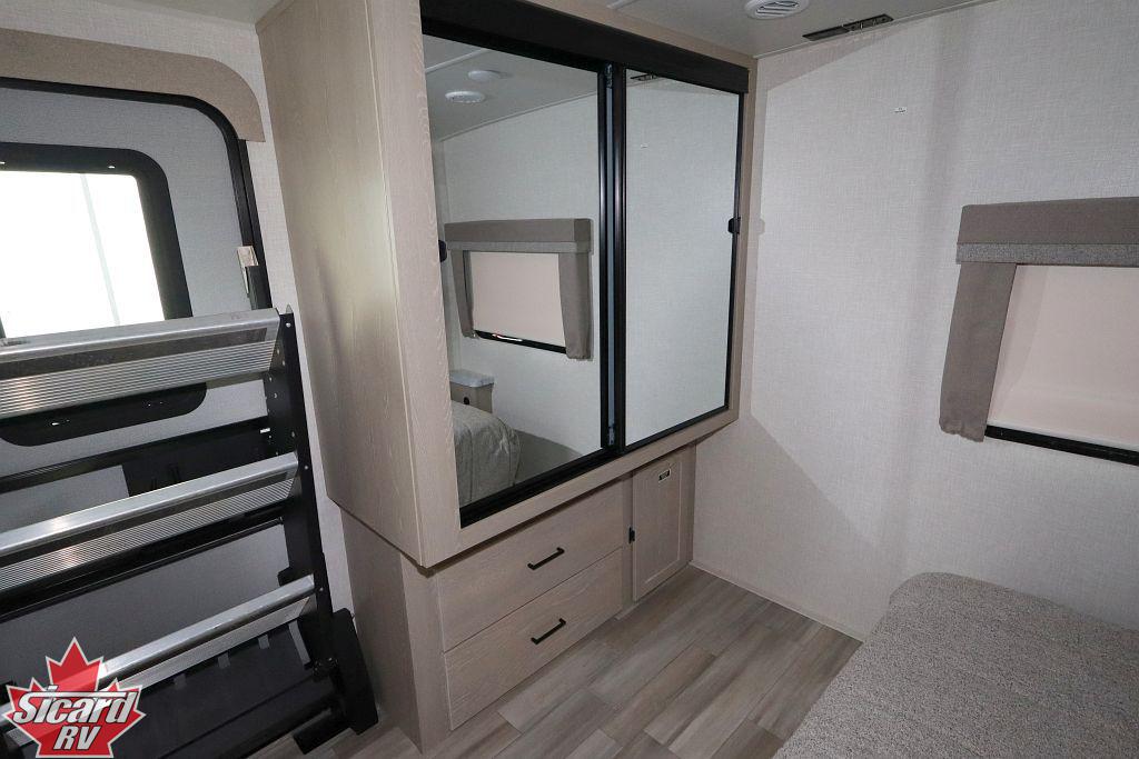 2023 FOREST RIVER FLAGSTAFF SUPER LITE 26FKBS