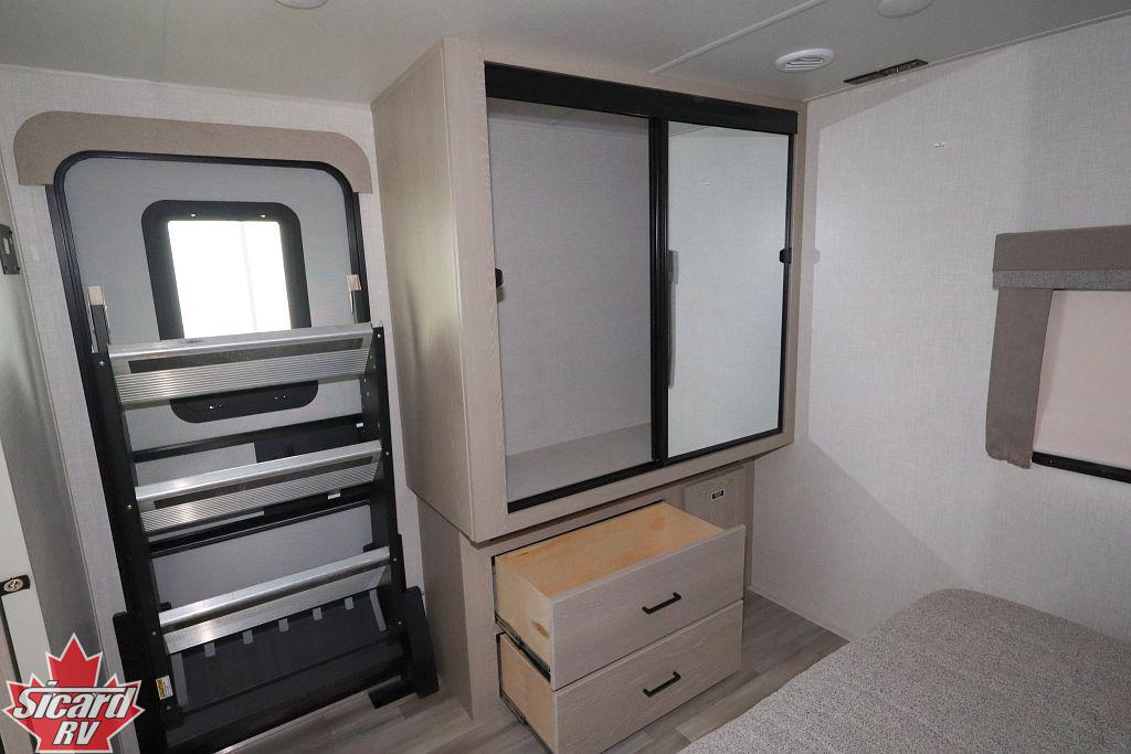 2023 FOREST RIVER FLAGSTAFF SUPER LITE 26FKBS