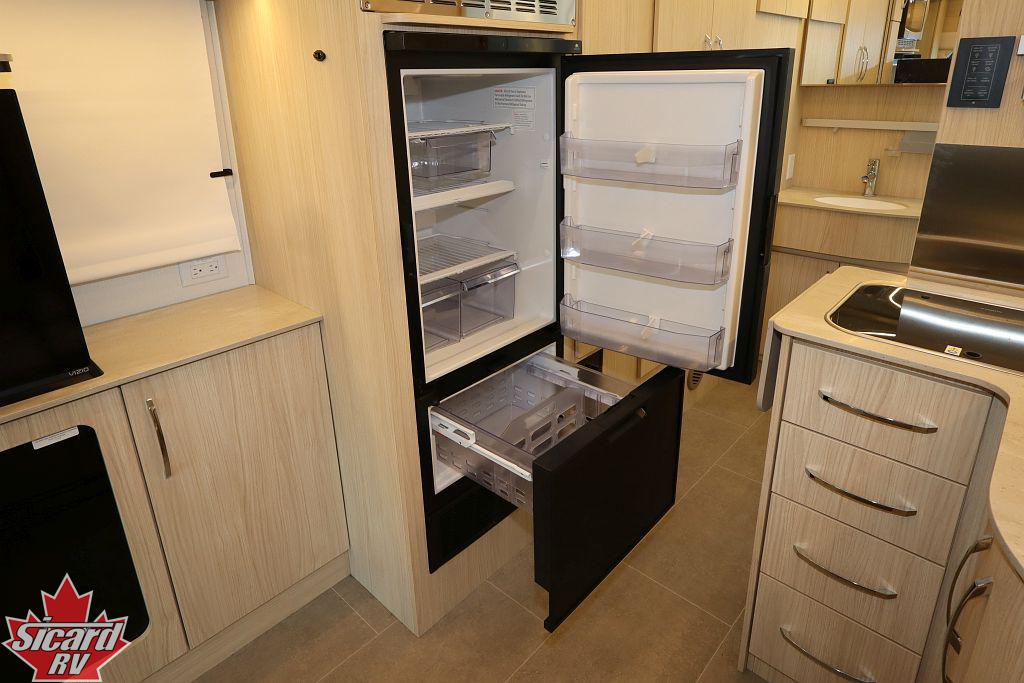 2024 LEISURE TRAVEL VANS UNITY U24MB