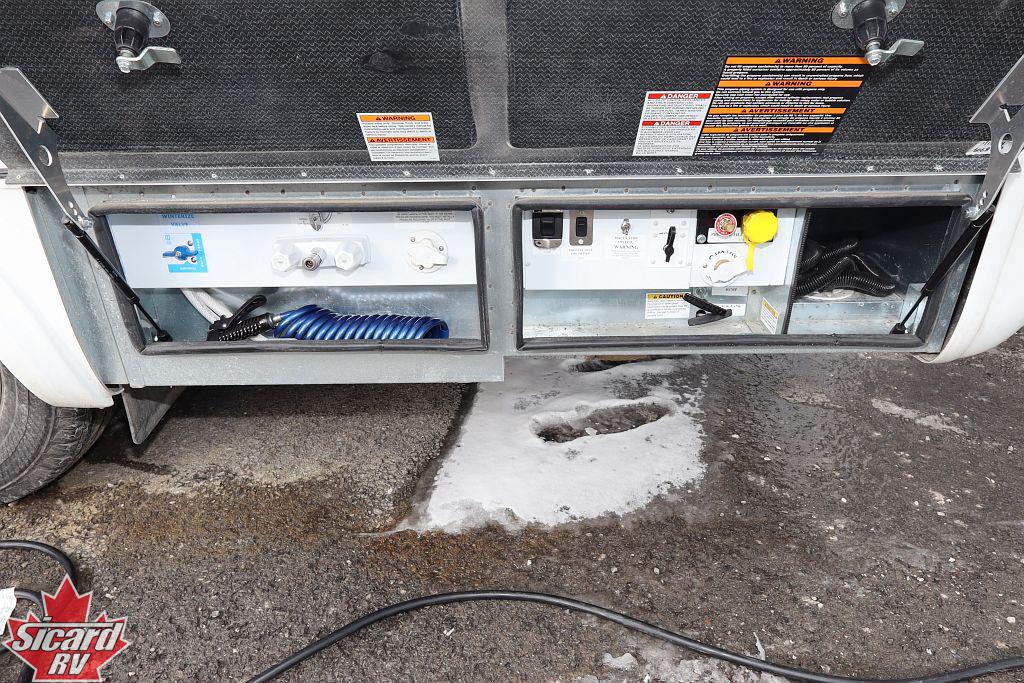 2024 LEISURE TRAVEL VANS UNITY U24MB