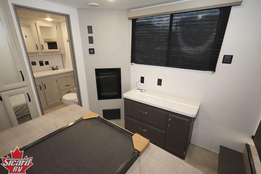 2027 FOREST RIVER AURORA 43CONDO
