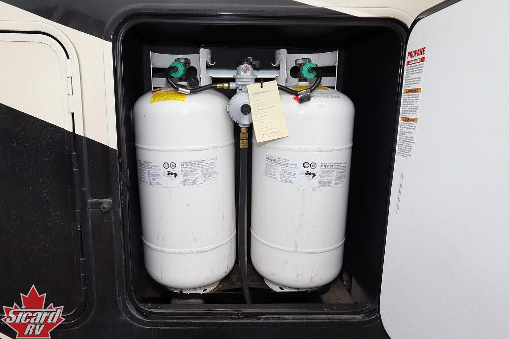 2019 FOREST RIVER RIVERSTONE 39FKTH