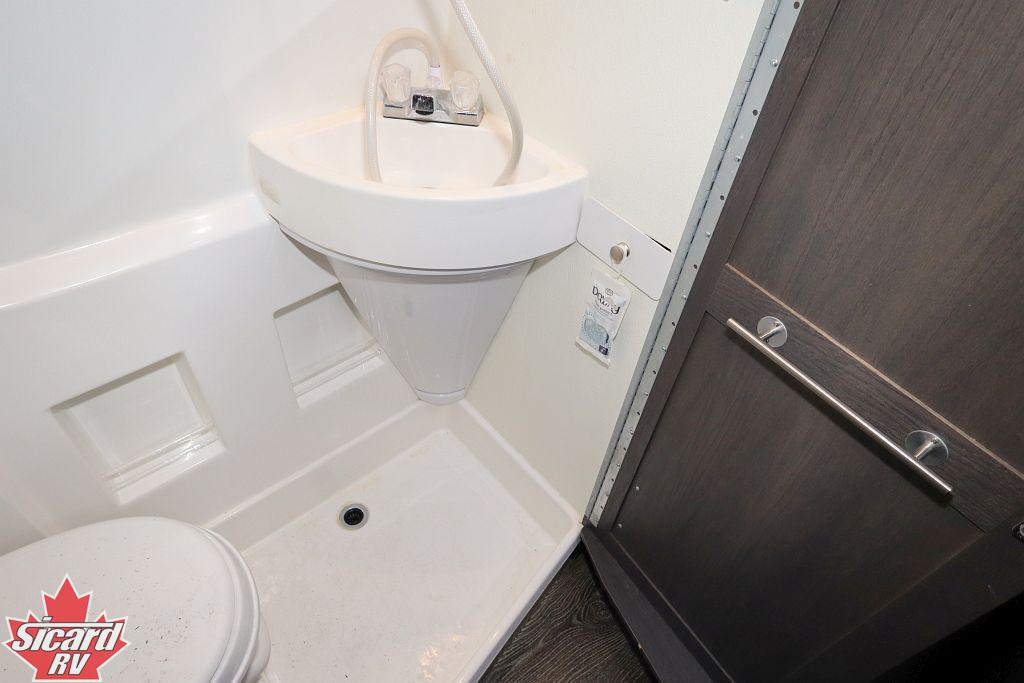 2016 ROADTREK ADVENTUROUS RS