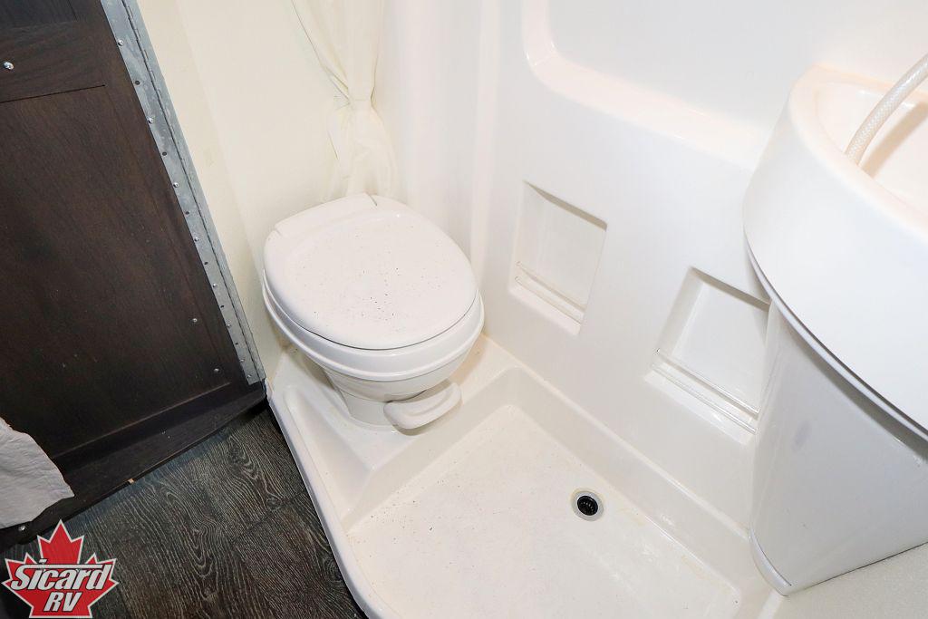 2016 ROADTREK ADVENTUROUS RS