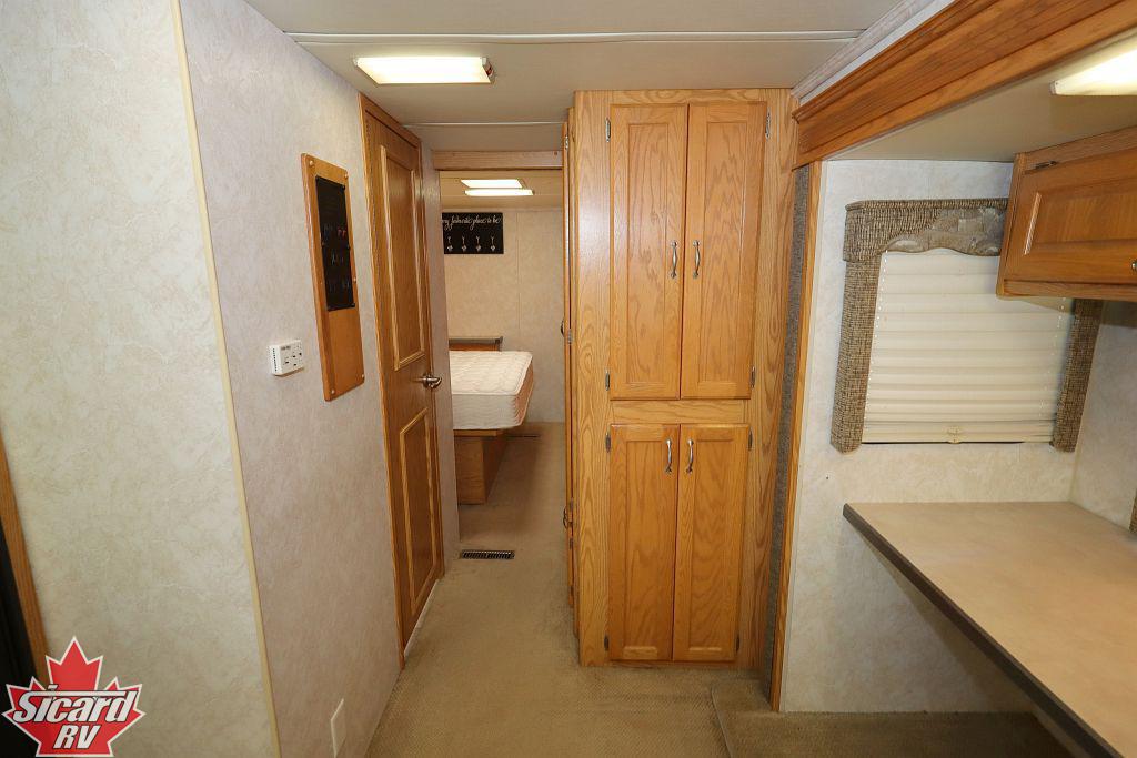 2005 MONACO MONARCH SE 30PDD