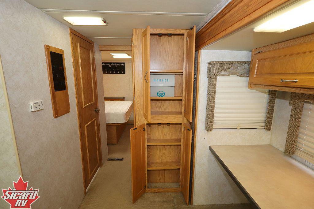 2005 MONACO MONARCH SE 30PDD