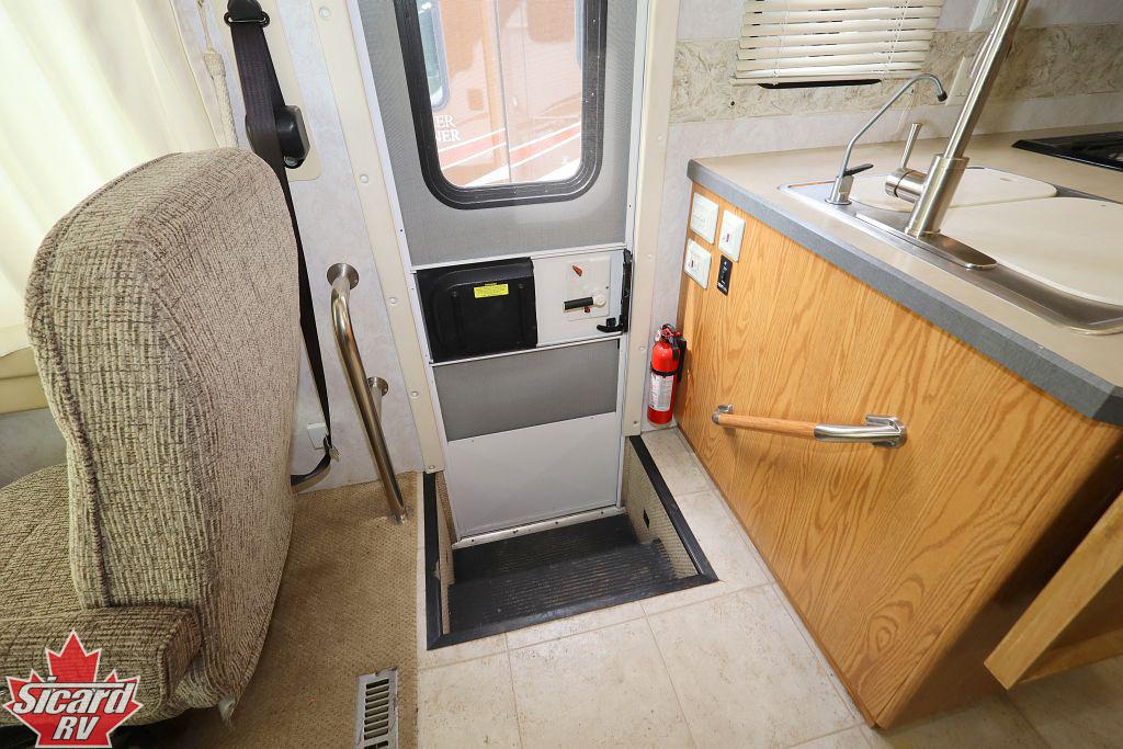 2005 MONACO MONARCH SE 30PDD