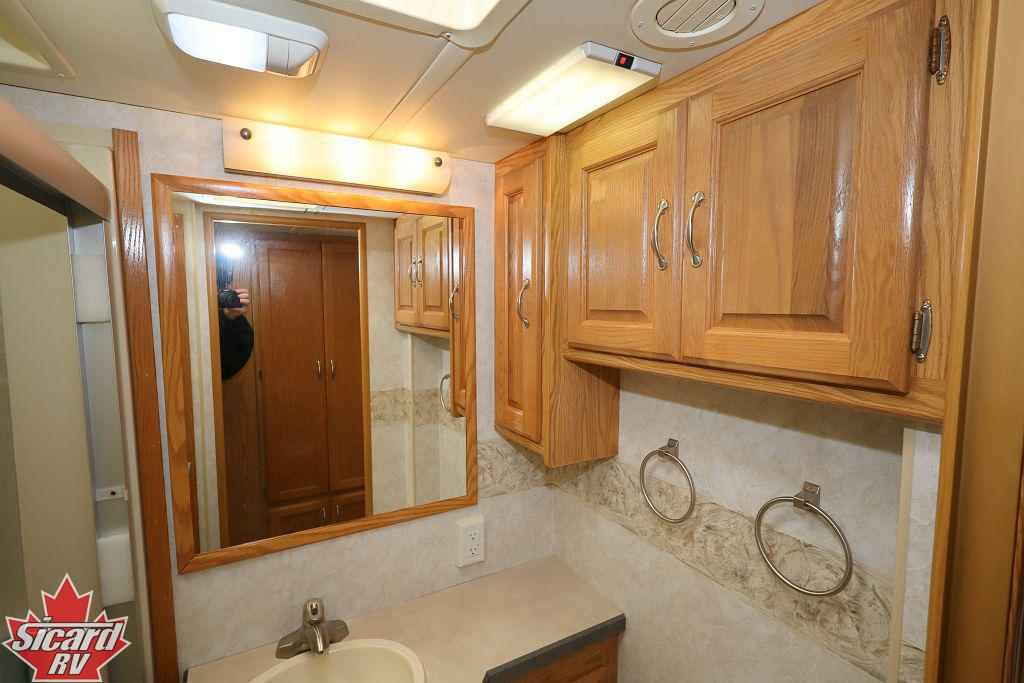 2005 MONACO MONARCH SE 30PDD