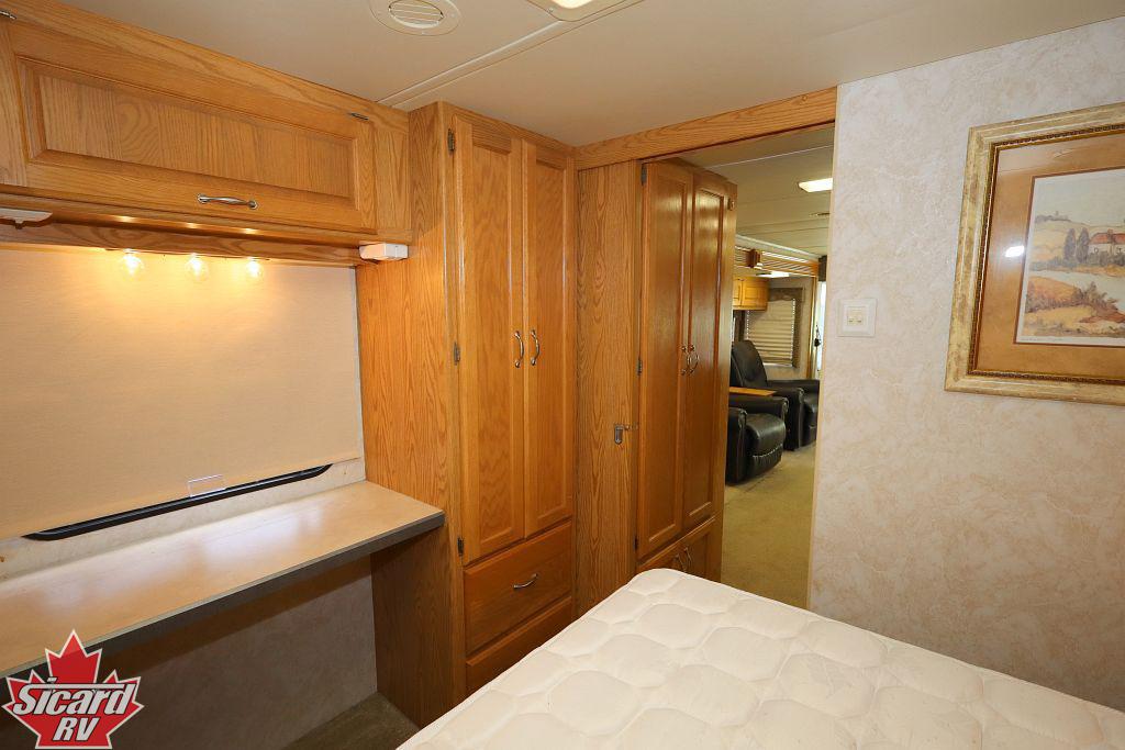 2005 MONACO MONARCH SE 30PDD