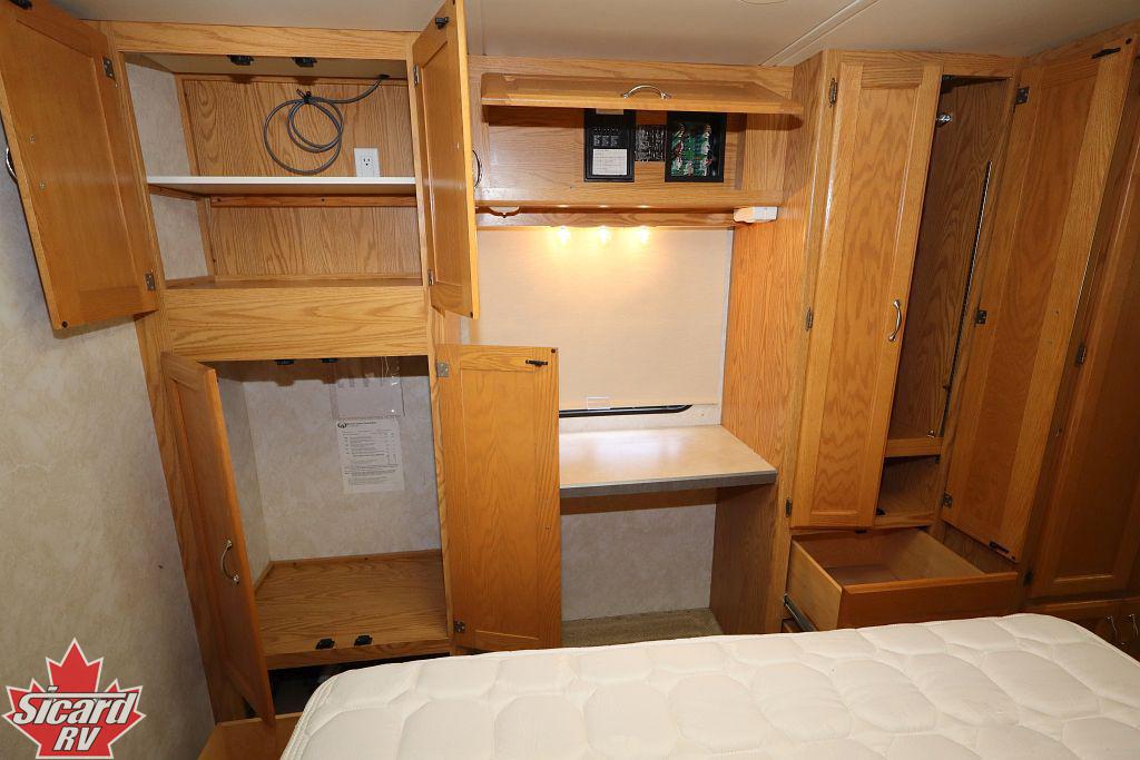 2005 MONACO MONARCH SE 30PDD