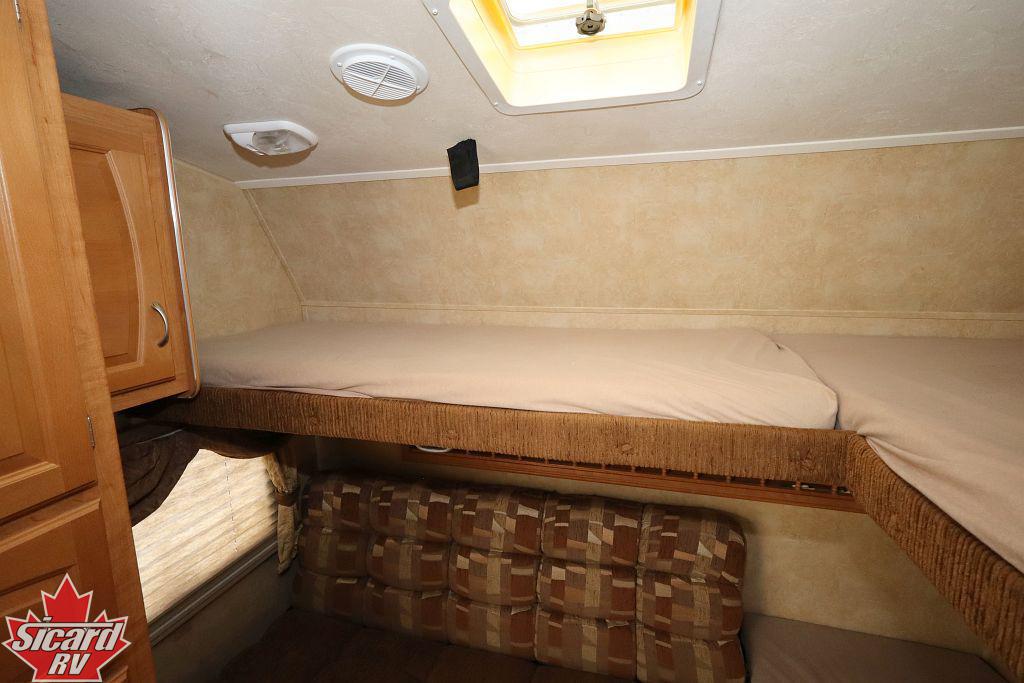 2009 FOREST RIVER WILDCAT 32QBBS