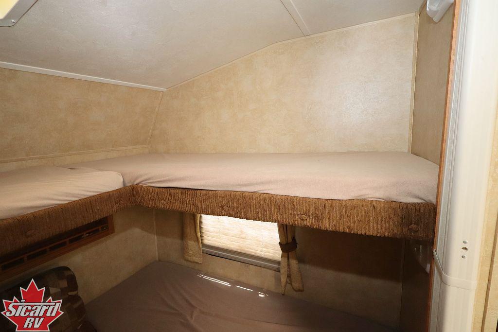 2009 FOREST RIVER WILDCAT 32QBBS