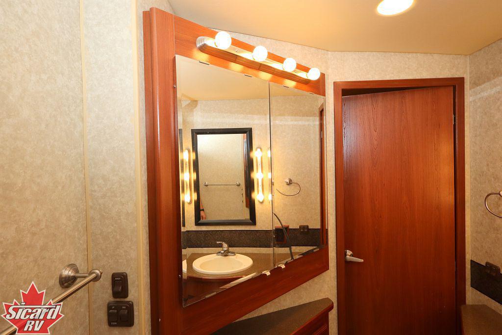 2011 WINNEBAGO JOURNEY EXPRESS 39N