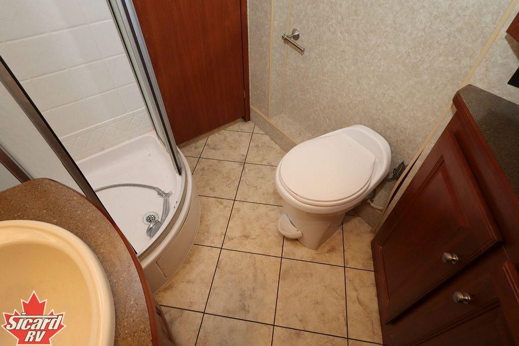 2011 WINNEBAGO JOURNEY EXPRESS 39N