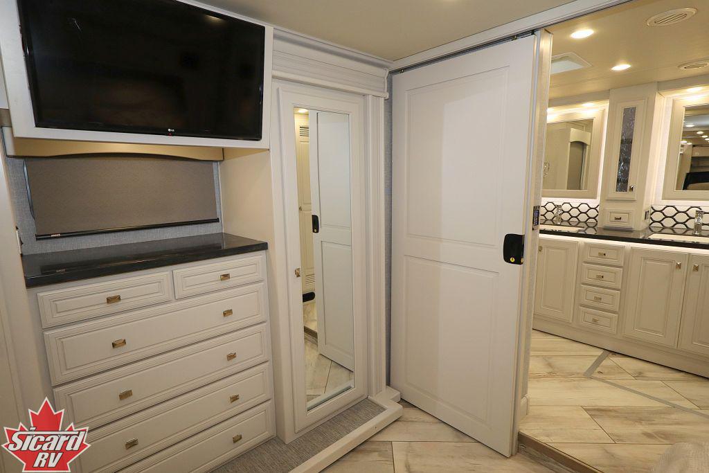 2022 FLEETWOOD DISCOVERY LXE 40M