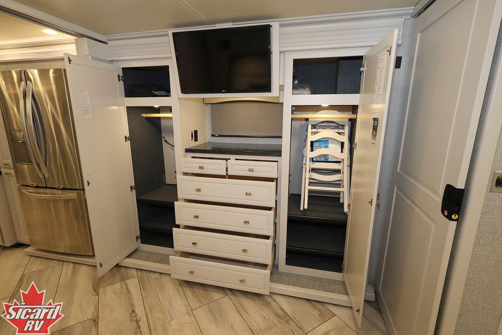 2022 FLEETWOOD DISCOVERY LXE 40M