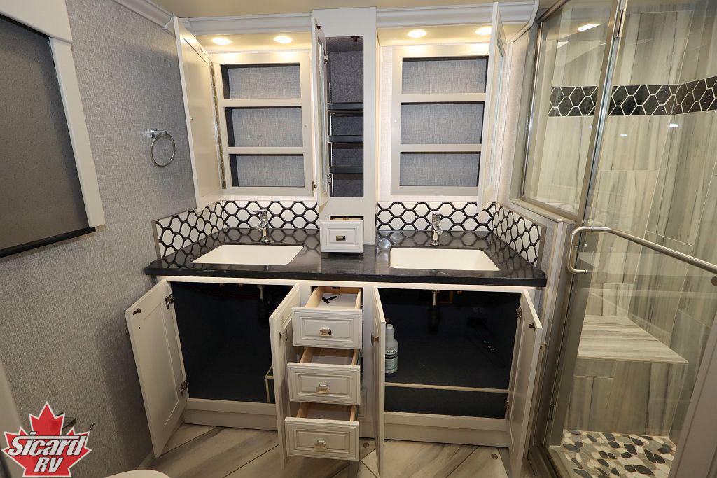 2022 FLEETWOOD DISCOVERY LXE 40M