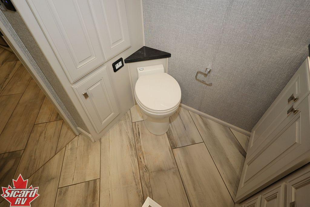 2022 FLEETWOOD DISCOVERY LXE 40M