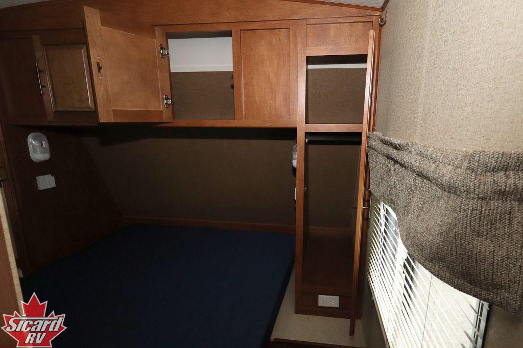 2015 FOREST RIVER SURVEYOR 226RBDS