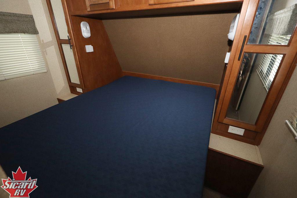 2015 FOREST RIVER SURVEYOR 226RBDS