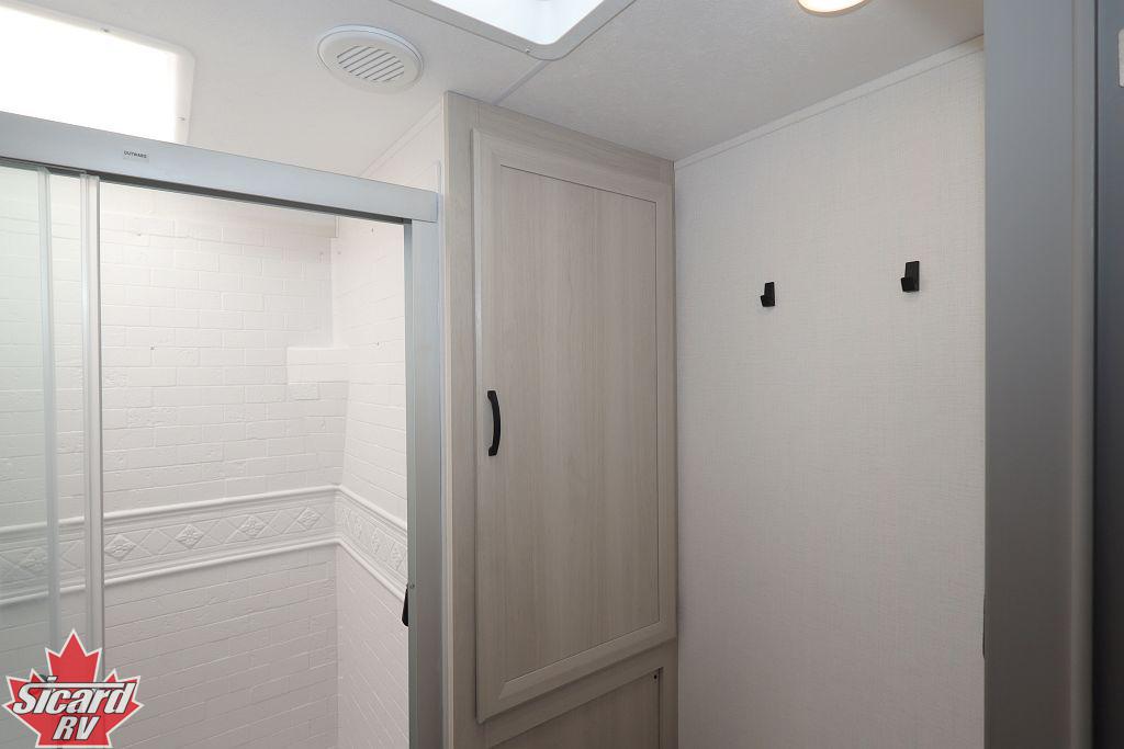 2027 FOREST RIVER AURORA 32MAZE