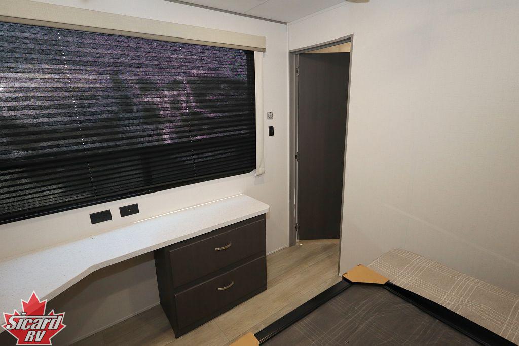 2027 FOREST RIVER AURORA 40BHTS