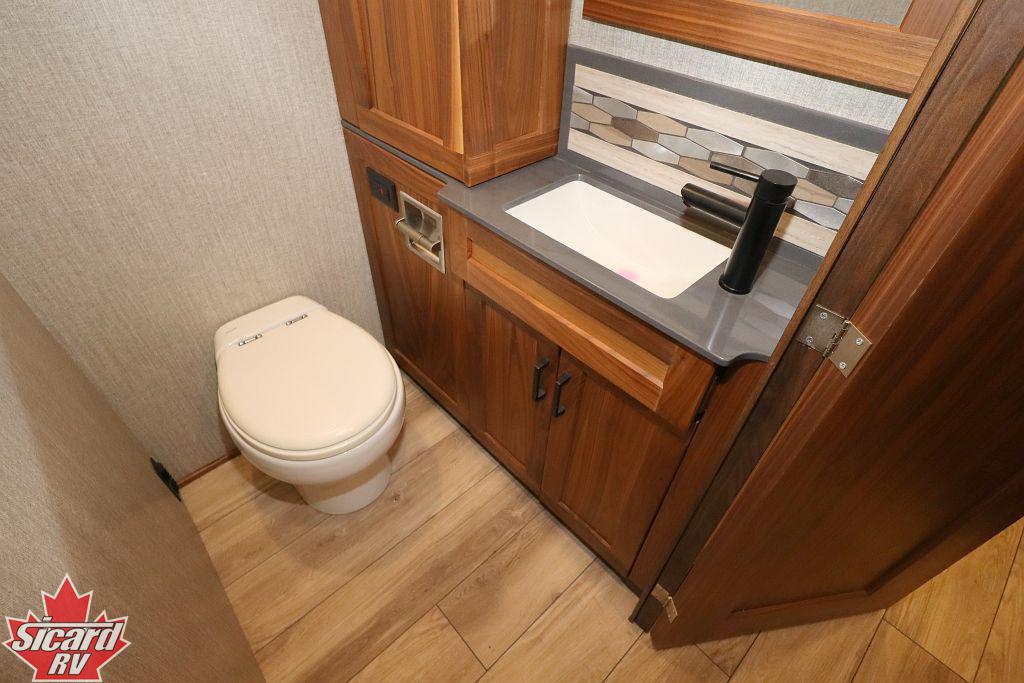 2022 WINNEBAGO JOURNEY 40P