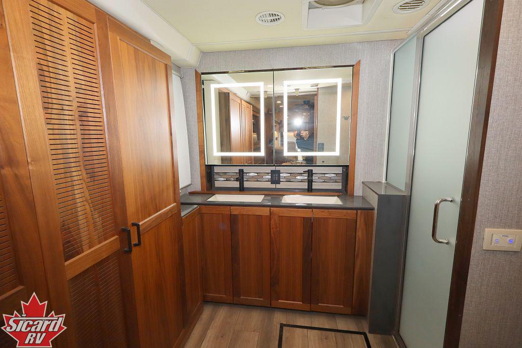 2022 WINNEBAGO JOURNEY 40P