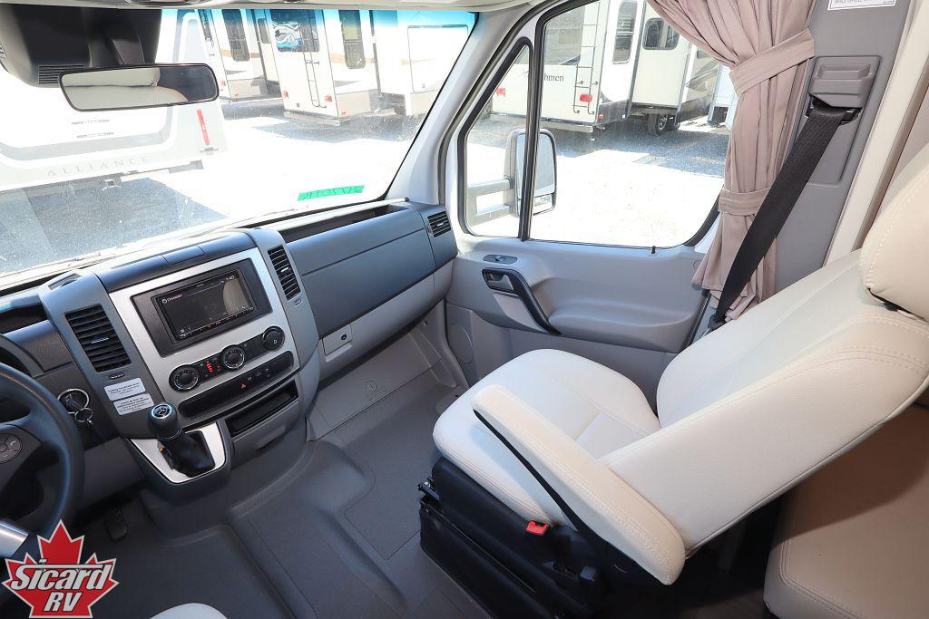 2017 LEISURE TRAVEL VANS UNITY 24IB