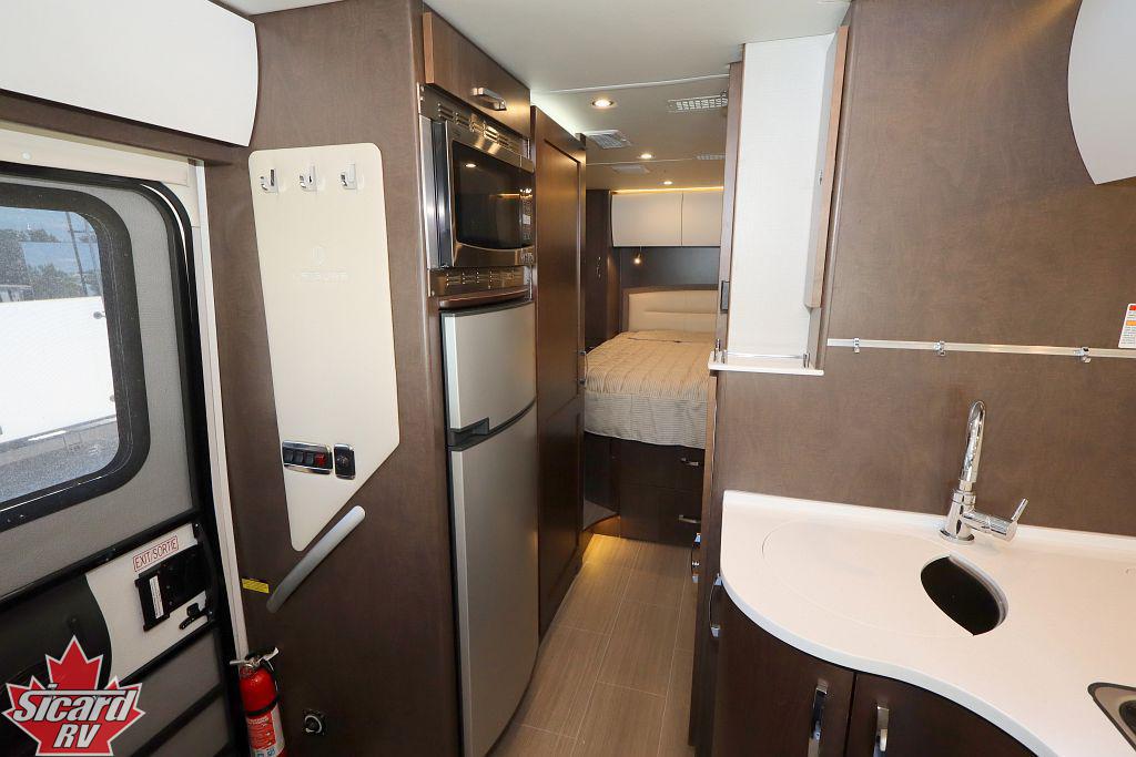 2017 LEISURE TRAVEL VANS UNITY 24IB