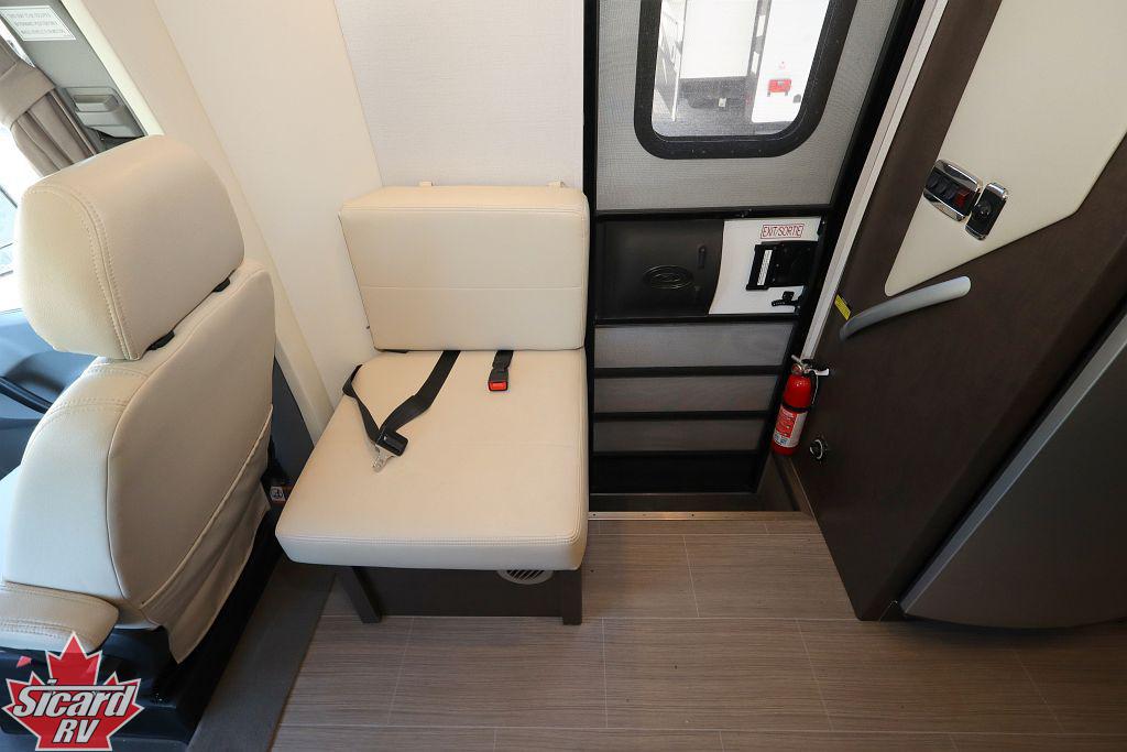 2017 LEISURE TRAVEL VANS UNITY 24IB