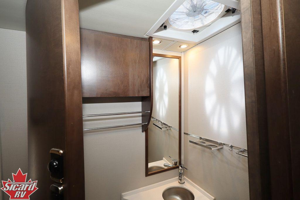 2017 LEISURE TRAVEL VANS UNITY 24IB