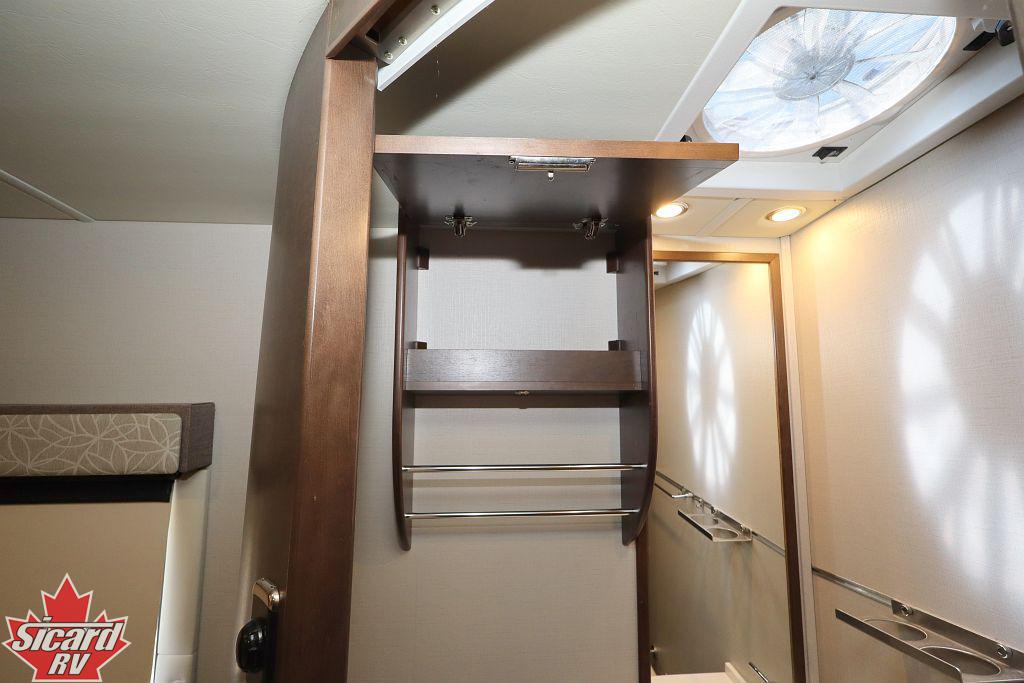 2017 LEISURE TRAVEL VANS UNITY 24IB