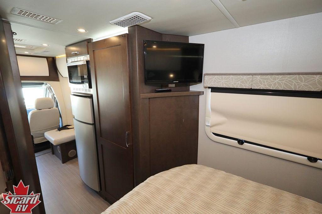 2017 LEISURE TRAVEL VANS UNITY 24IB
