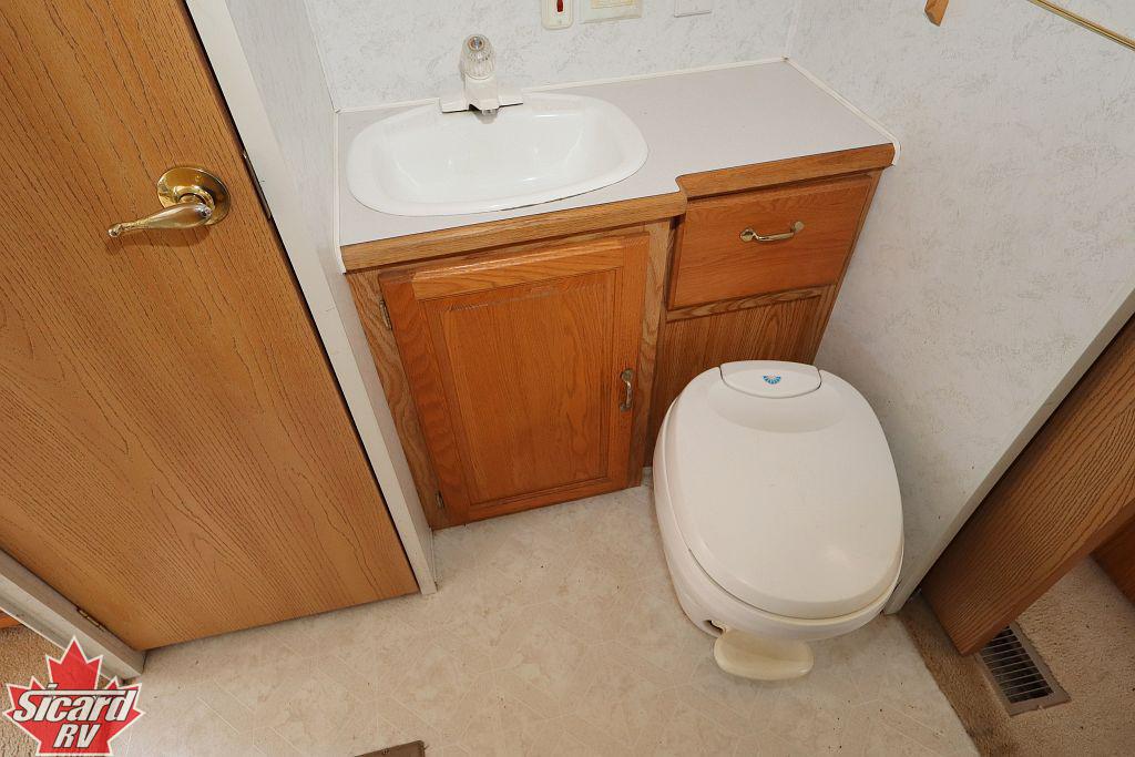 2002 FOREST RIVER CEDAR CREEK 30FKS