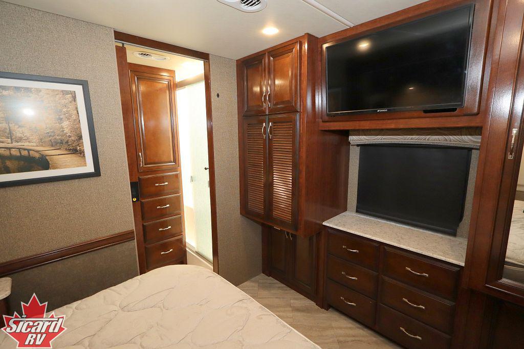2019 HOLIDAY RAMBLER VACATIONER 35K