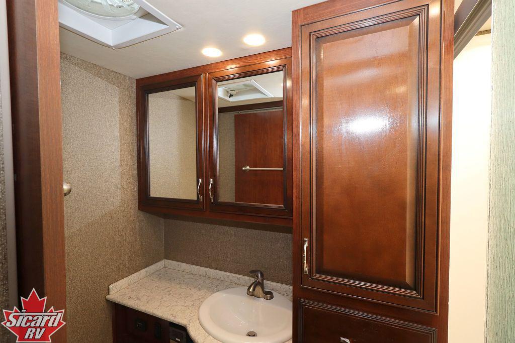 2019 HOLIDAY RAMBLER VACATIONER 35K