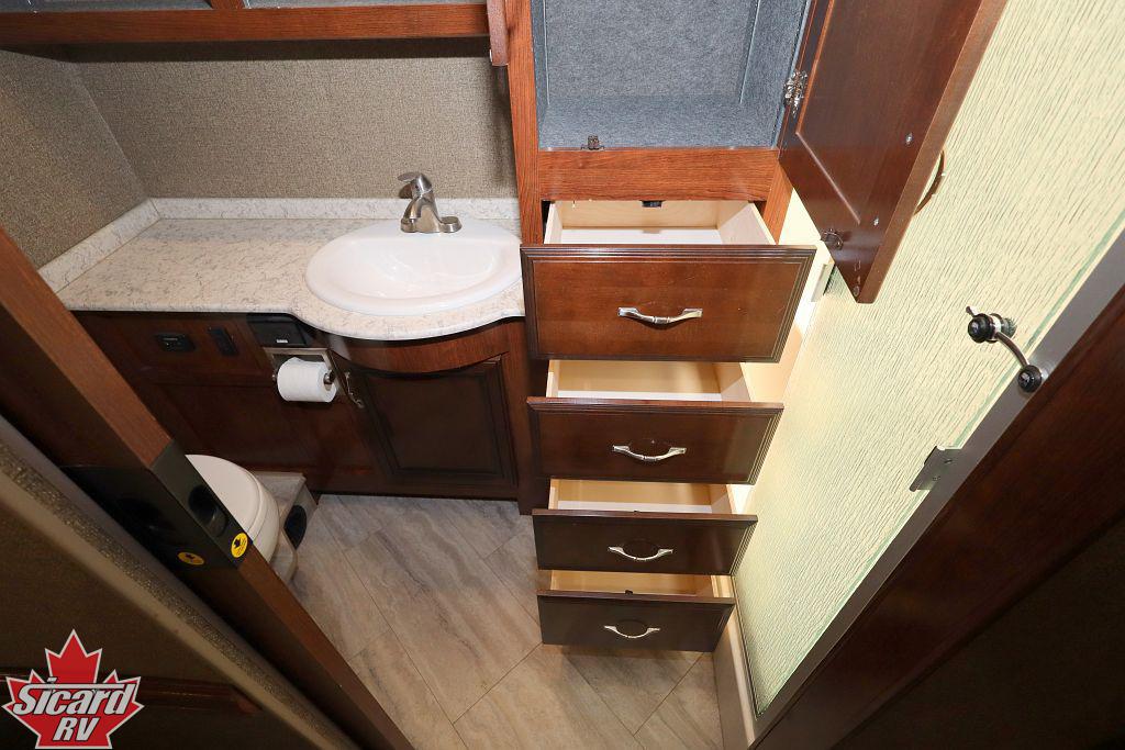 2019 HOLIDAY RAMBLER VACATIONER 35K