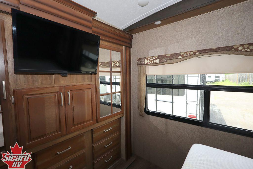 2016 KEYSTONE MONTANA 3710FL