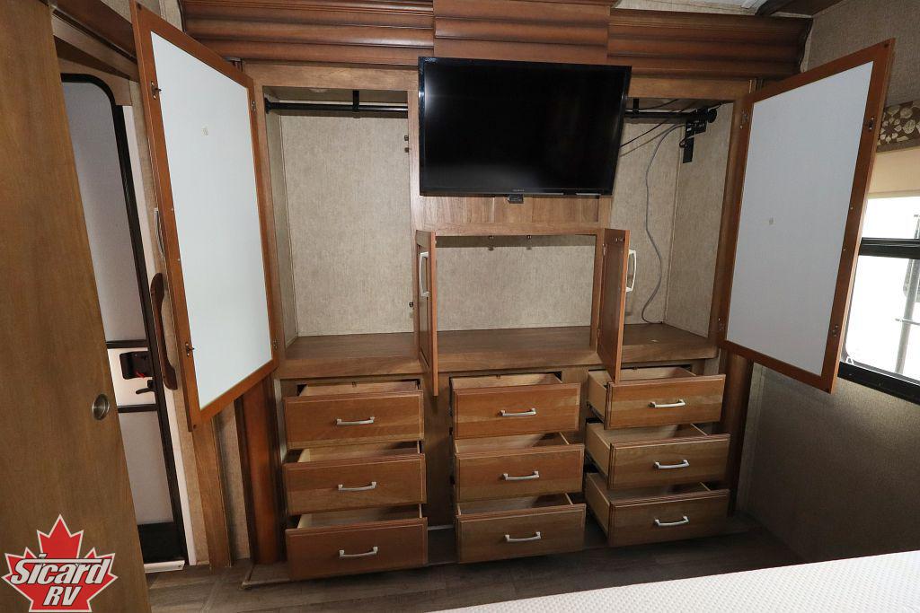2016 KEYSTONE MONTANA 3710FL