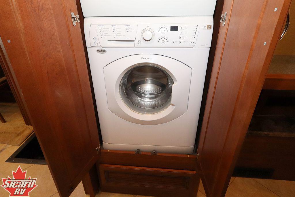 2015 HOLIDAY RAMBLER AMBASSADOR 38DBT